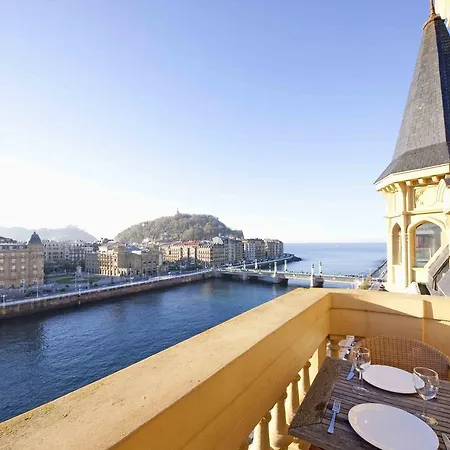 The Collection | City Centre - River View Appartement *